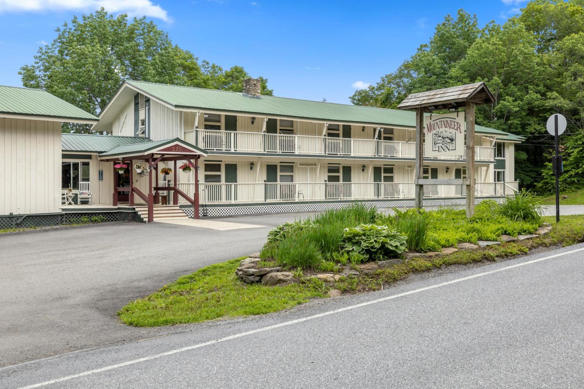 Mountaineer Inn West Dover Exteriör bild