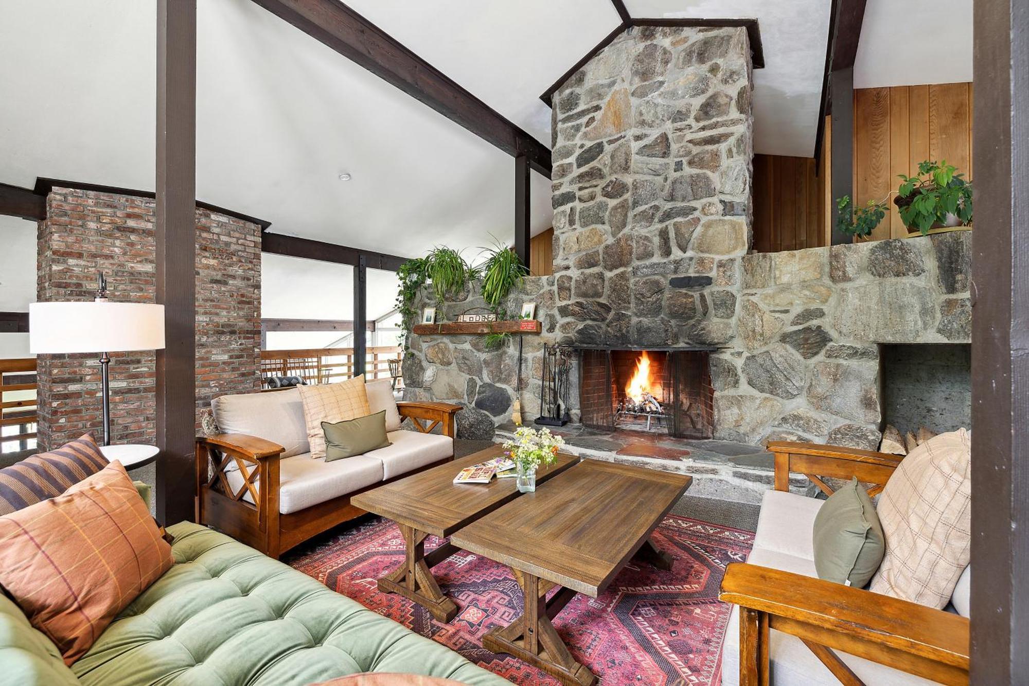 Mountaineer Inn West Dover Exteriör bild